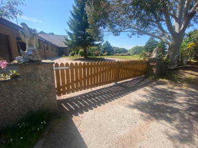 Drummond House - Pets welcome free, 3 acres of gardens, free parking